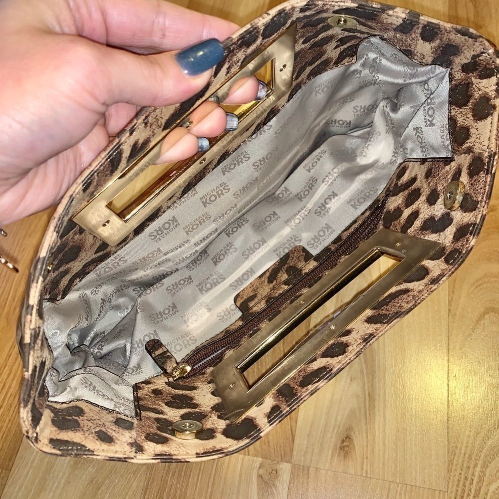 MICHAEL KORS Leopard Print Clutch MICHAEL KORS Leopard Print Clutch Mich… - Picture 2 of 8